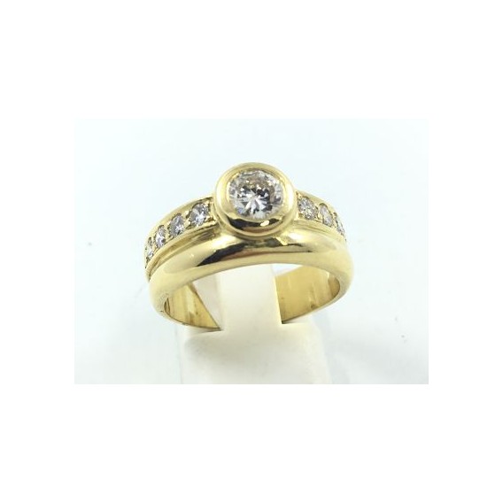 Anillo de oro y brillantes