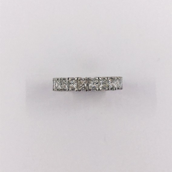 Anillo alianza en oro blanco entera de diamantes talla princesa