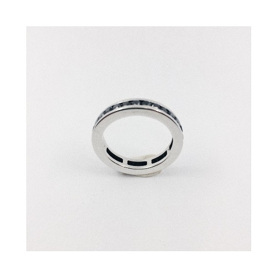 Anillo alianza de oro blanco y diamantes negros