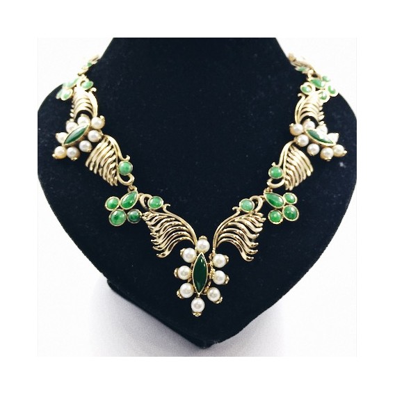 Collar de oro con perlitas y jade