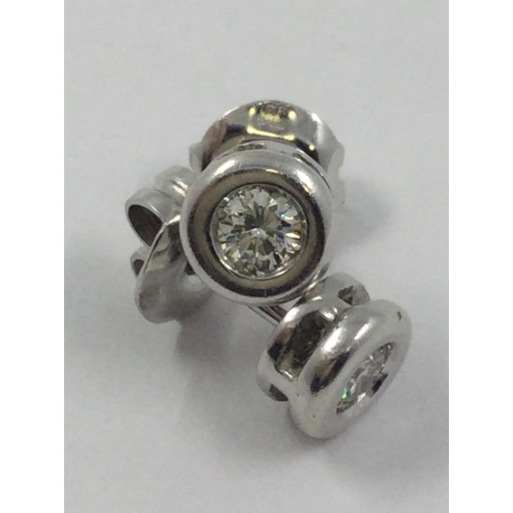 Pendientes dormilonas en oro blanco y brillantes