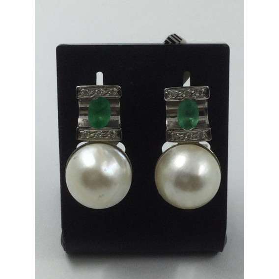 Pendientes de oro blanco, brillantes, esmeraldas y perla