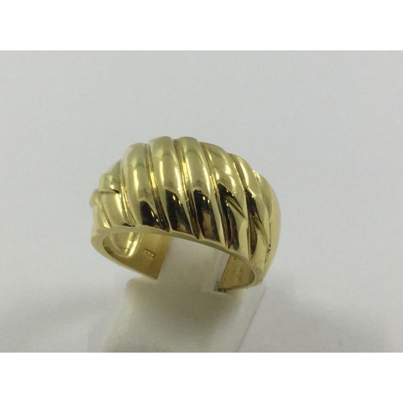 Anillo ancho de oro con motivo de gallones