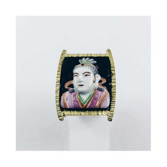 Anillo en oro con imagen de personaje oriental esmaltado