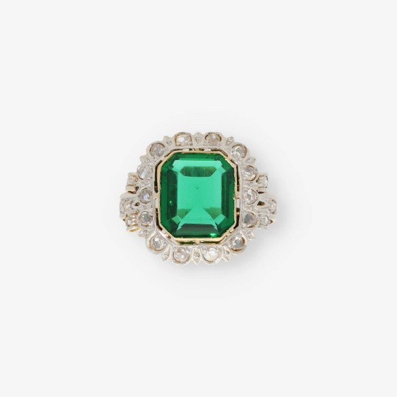 Anillo vintage en oro 18kt con piedra verde