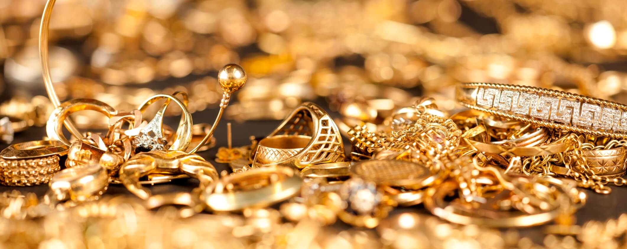 Guía práctica para limpiar joyas de oro