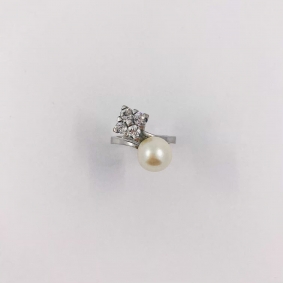 Sortija en oro blanco con perla cultivada y cuadrado de brillantes | Comprar anillos de segunda mano