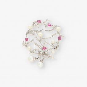 Broche en oro blanco con perlas, rubís y brillantes. | Comprar broches de segunda mano